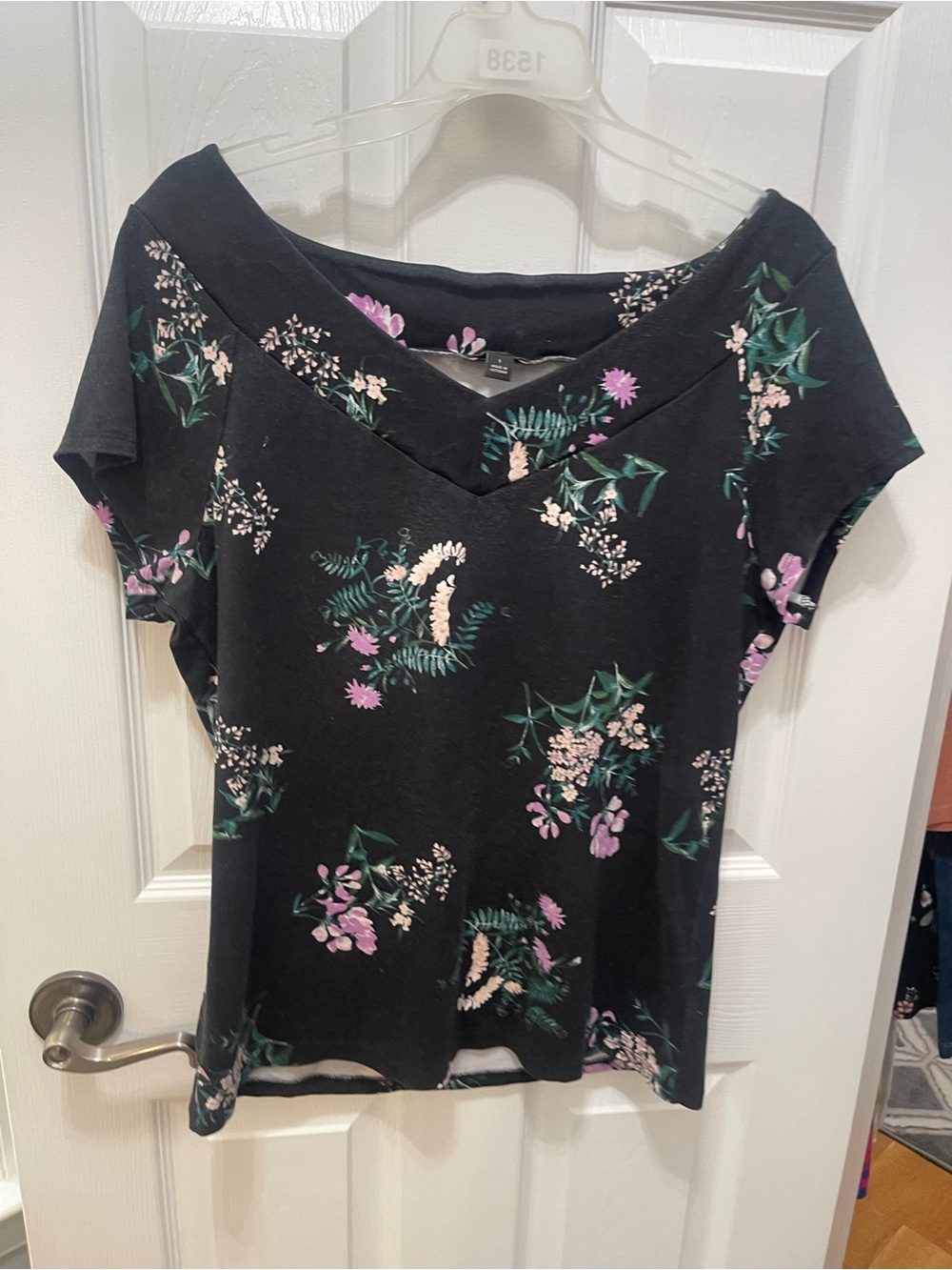Ann Taylor Black Floral V-Neck Short Sleeve Top